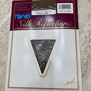 Hanes Silk Reflections Silky Control Top Sandalfoot Pantyhose Barely There